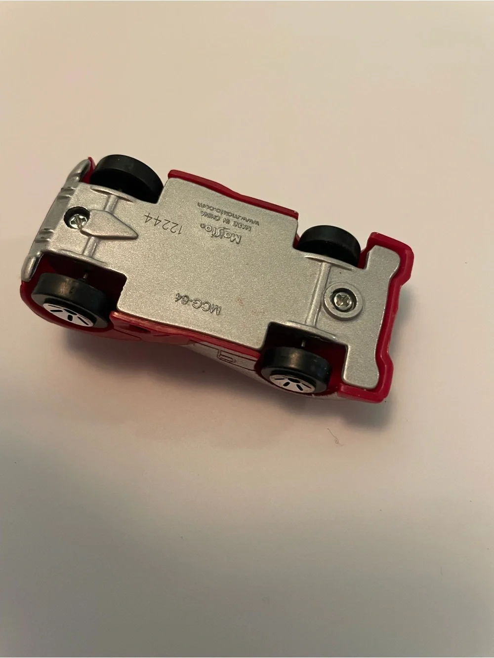 Maisto MCG-64 Diecast Race Car Red and Silver Plastic